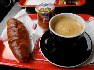 Mon premier petit dejeuner dans Paris!